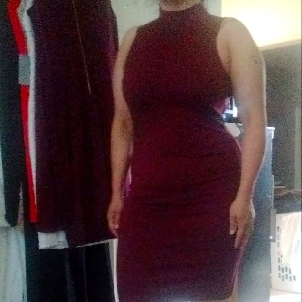 Burgundy Jlo dress zipper whole back